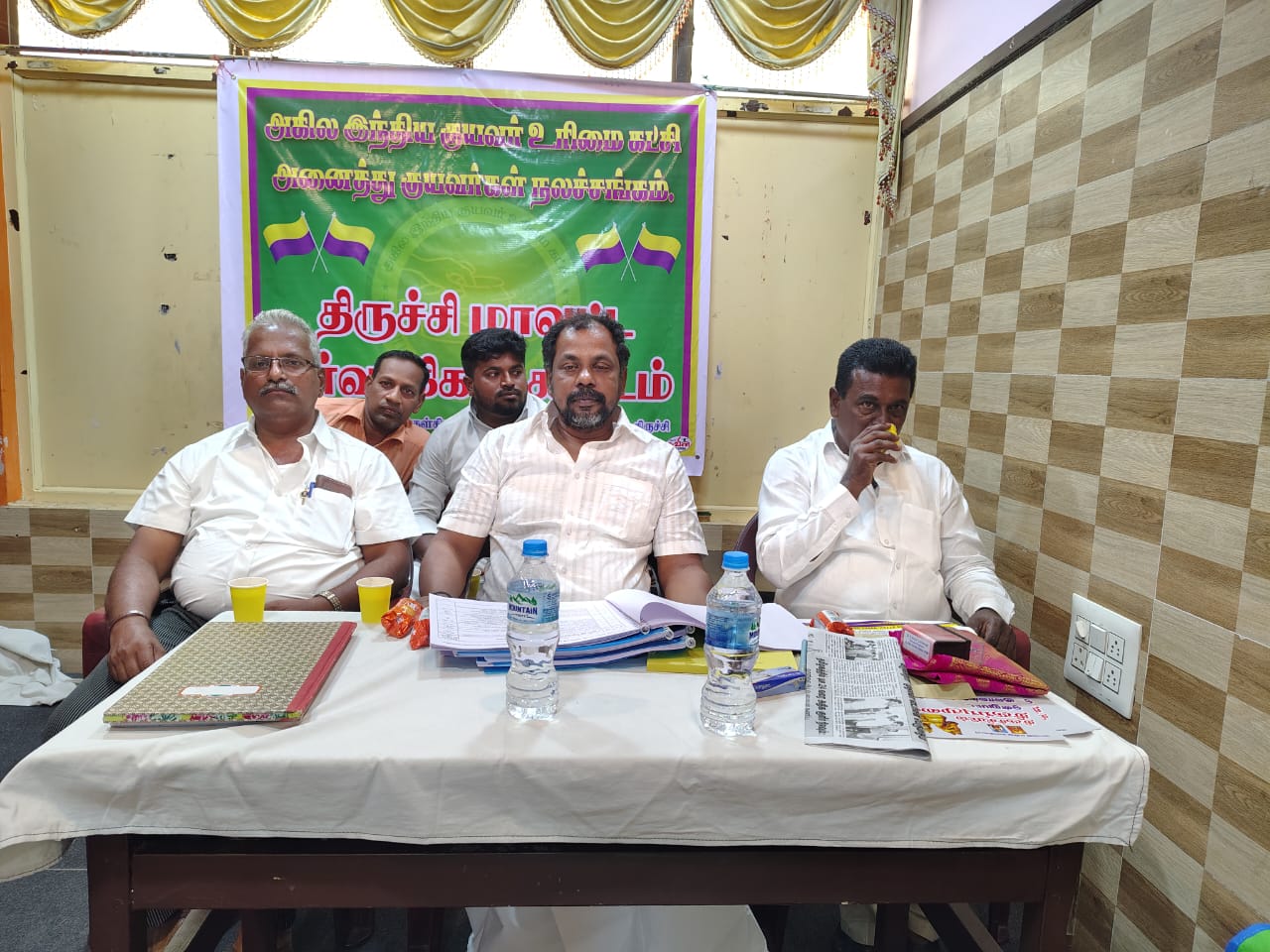 அகில இந்திய குயவர் உரிமைக் கட்சி அனைத்து குயவர்கள் நல சங்கத்தின் திருச்சி மாவட்ட நிர்வாகி கூட்டம் நடைபெற்றது.